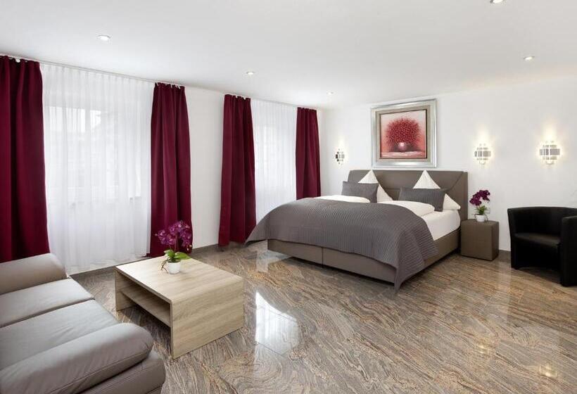 Номер Deluxe, Central City