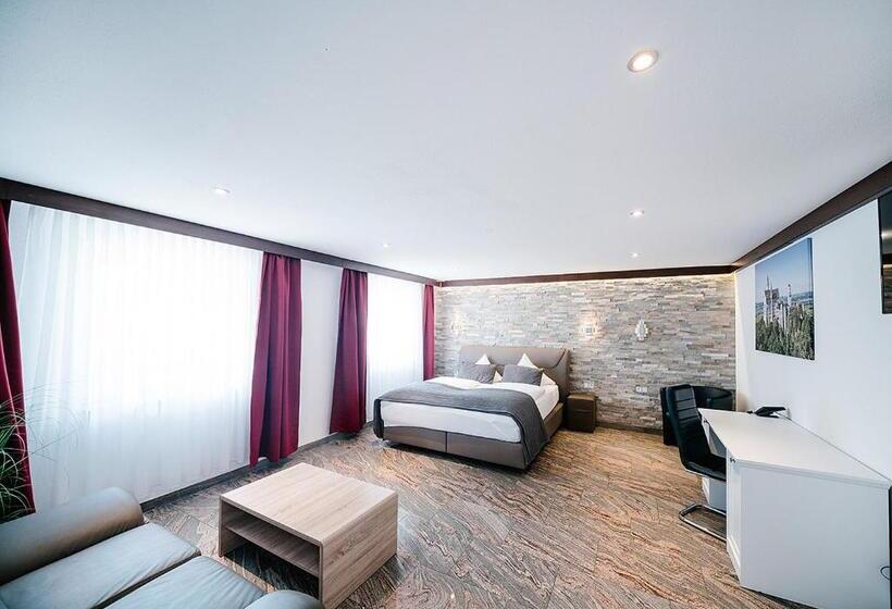 Номер Deluxe, Central City