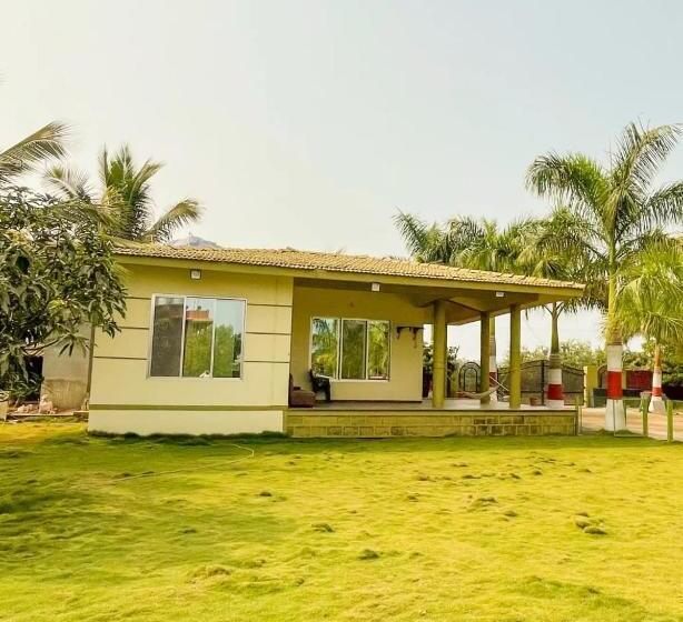 Люкс, Beach Village Resort