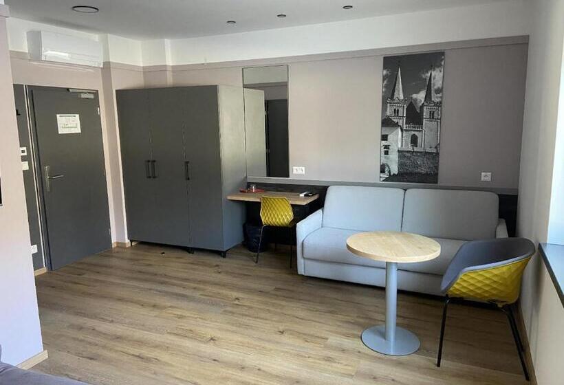 스위트, Tanker Apartments & Bistro čaradice
