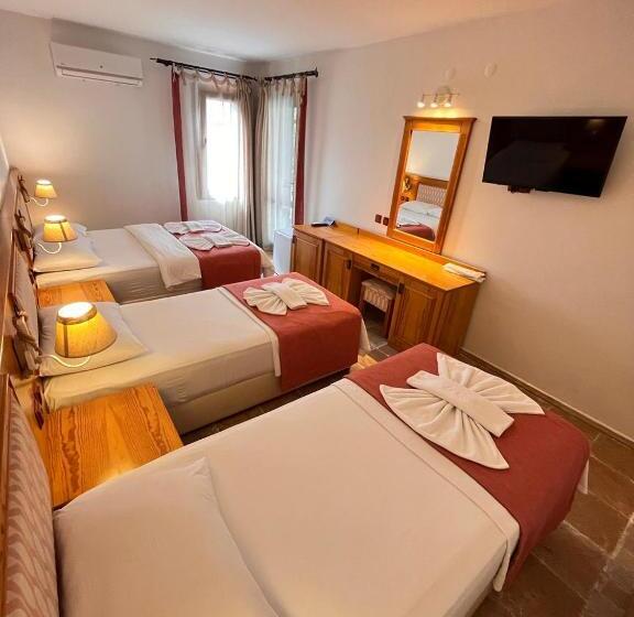 Четырехместный Номер Стандарт с Балконом, Yelken Hotel Akyaka