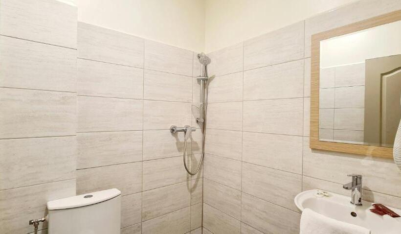 이코노미 룸, Evelia Hotels