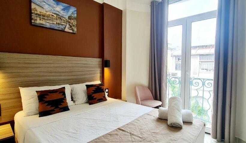 이코노미 룸, Evelia Hotels