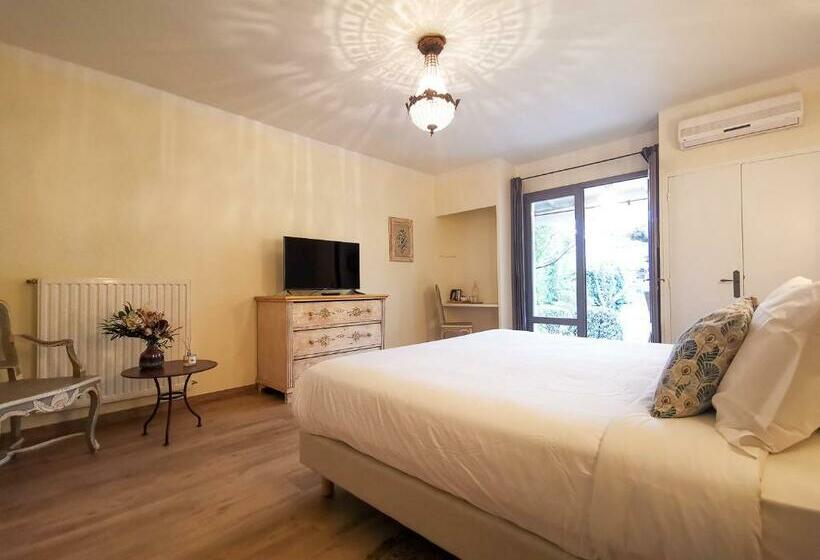 Номер Стандарт с Террасой, Hôtel Sous Les Figuiers   Piscine, Parking, Centre Ville