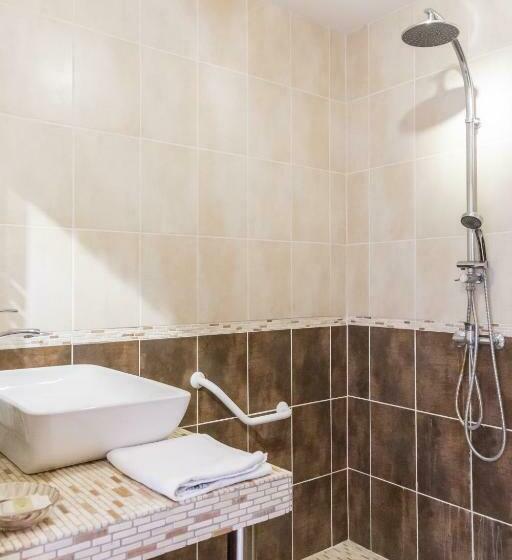 Четырехместный Номер Стандарт, Logis Hôtel L Oliveraie