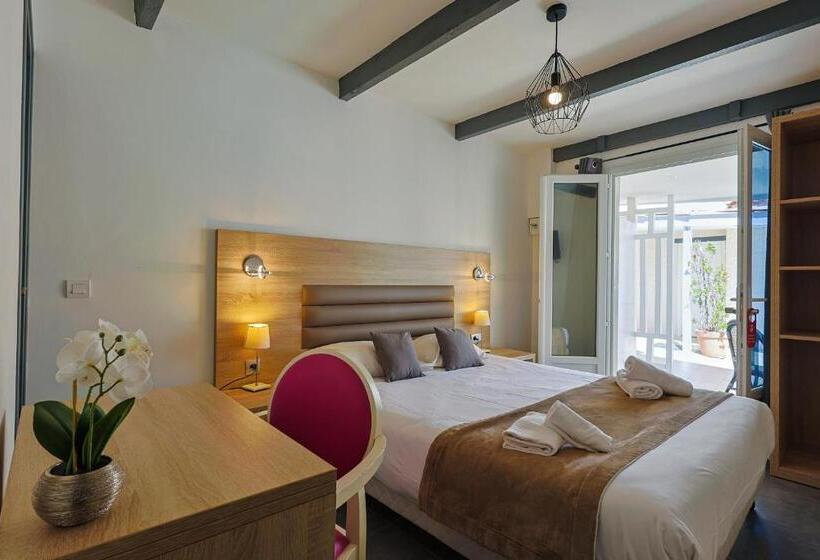Quarto Estandar Primeiro Andar, & Restaurant Perla Riviera