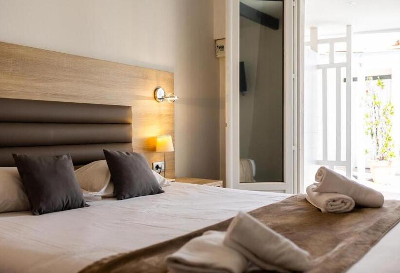 Quarto Estandar Primeiro Andar, & Restaurant Perla Riviera