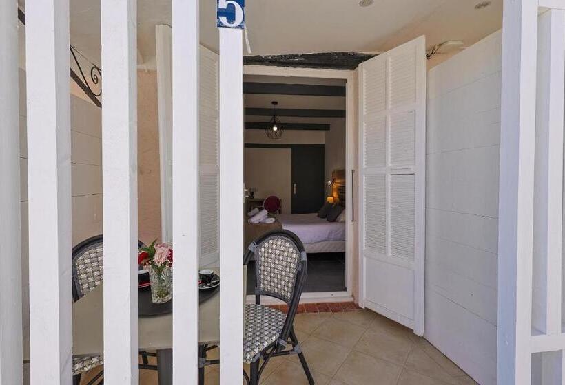 Quarto Estandar Primeiro Andar, & Restaurant Perla Riviera