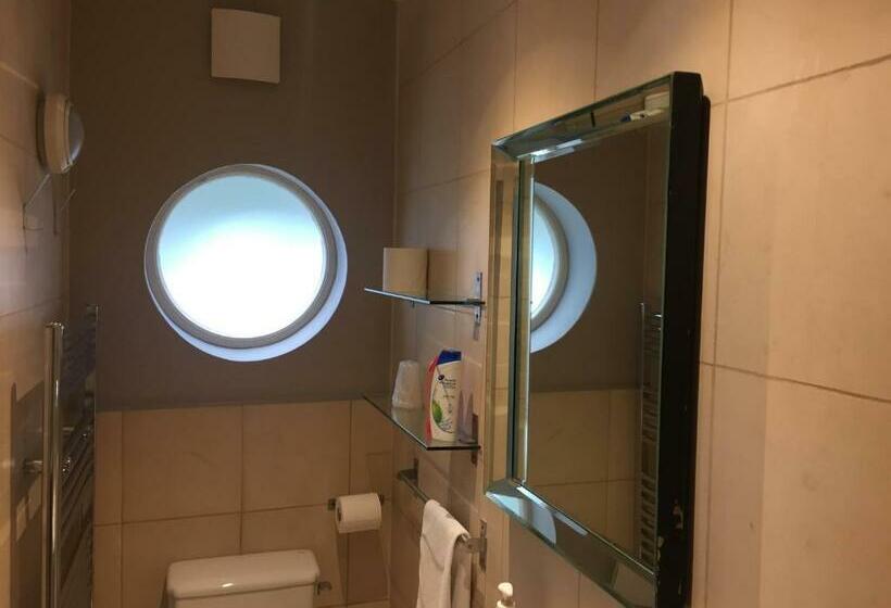 Quarto Standard Cama King, The Luxury Inn