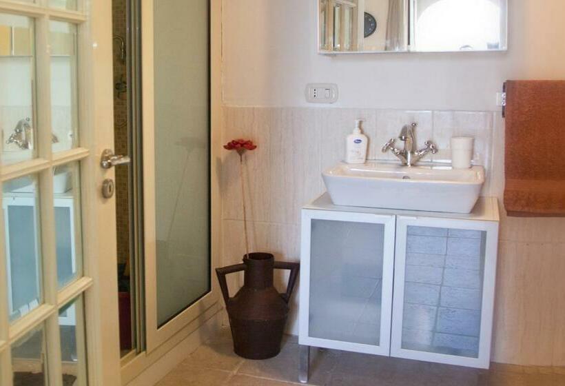 اتاق استاندارد با سرویس بهداشتی مشترک, B&b Garibaldi