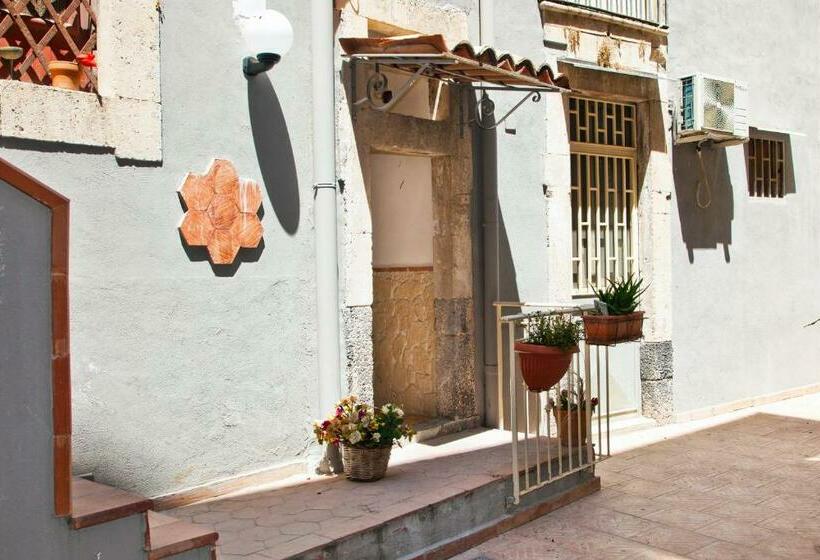 اتاق استاندارد یک تخته با سرویس بهداشتی مشترک, B&b Garibaldi