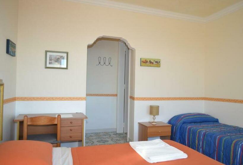 Номер Стандарт Вид на Море с Террасой, Le Ginestre Di Capri Bb & Holiday House