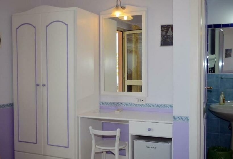 Номер Стандарт Вид на Море с Террасой, Le Ginestre Di Capri Bb & Holiday House