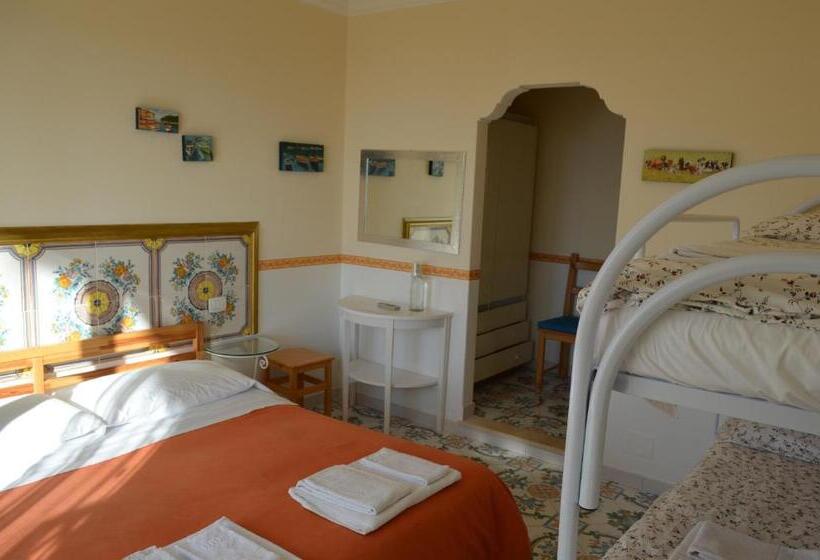 Четырехместный Номер Стандарт Вид на Море, Le Ginestre Di Capri Bb & Holiday House