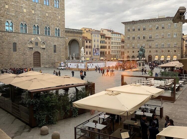 اتاق لوکس با چشم‌انداز, Residenza D'epoca In Piazza Della Signoria