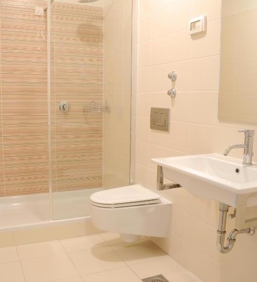 Chambre Standard Individuelle, Amfiteatar