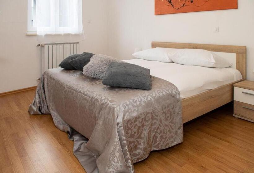 Appartement 3 Chambres, Amfiteatar