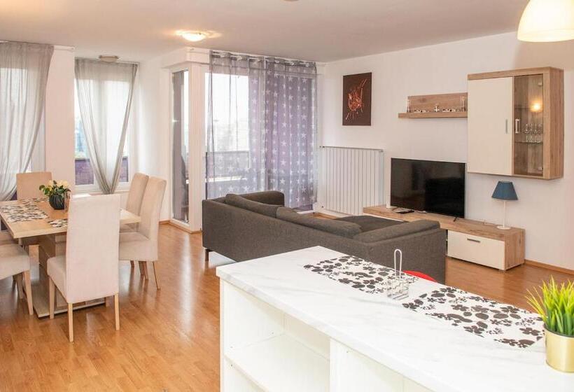 Appartement 3 Chambres, Amfiteatar