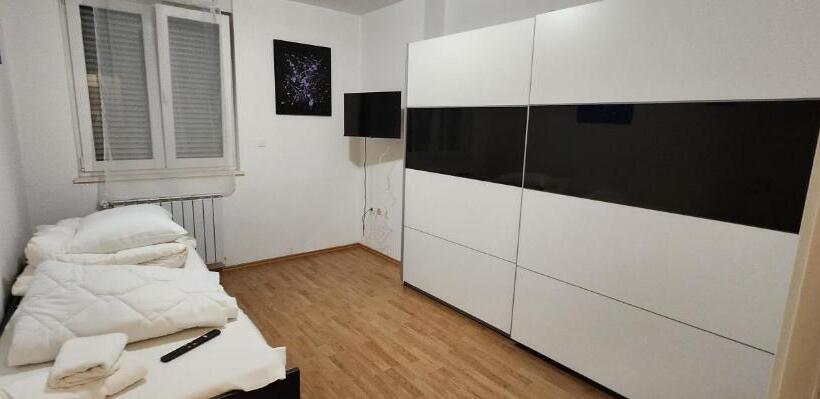 Appartement 3 Chambres, Amfiteatar