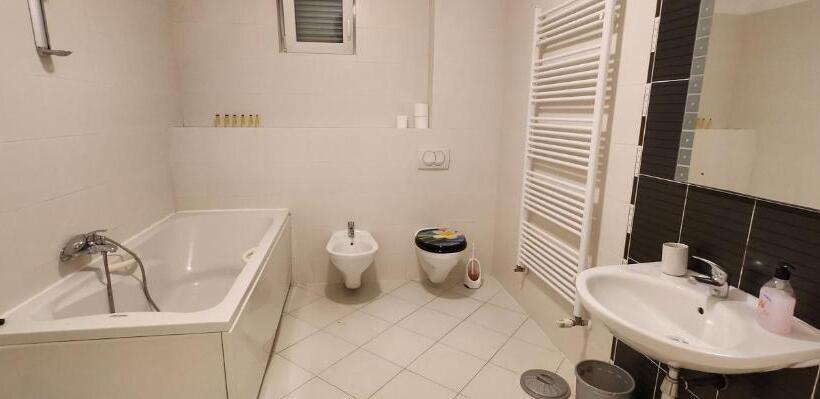 Appartement 3 Chambres, Amfiteatar