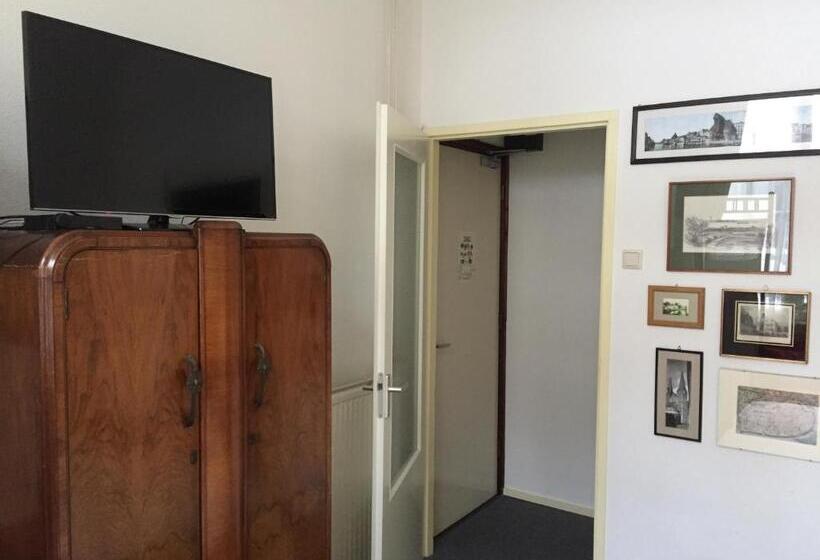Номер Стандарт, Hanzestadslogement De Leeuw, In Het Centrum, Met Een Binnenplaats, Kamers Met Badkamer En Toilet En