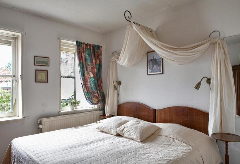 Номер Стандарт, Hanzestadslogement De Leeuw, In Het Centrum, Met Een Binnenplaats, Kamers Met Badkamer En Toilet En