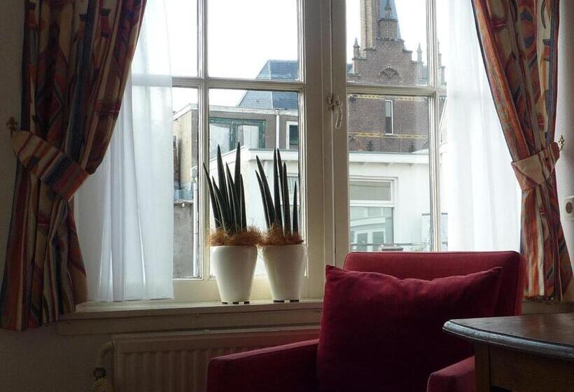Номер Стандарт, Hanzestadslogement De Leeuw, In Het Centrum, Met Een Binnenplaats, Kamers Met Badkamer En Toilet En