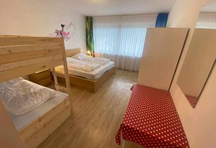 Трехместный Номер Стандарт с Балконом, Laimerhof