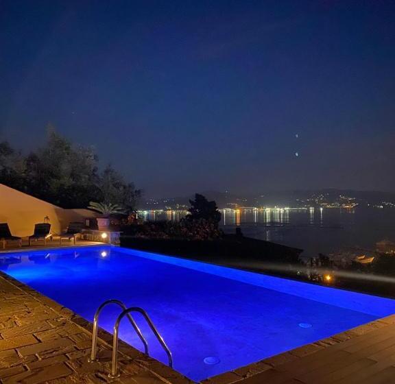 سوییت با چشم‌انداز دریا, Miramare Apartments&suites