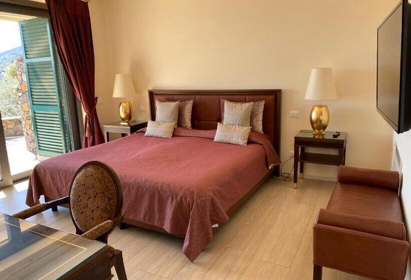 سوییت با چشم‌انداز دریا, Miramare Apartments&suites