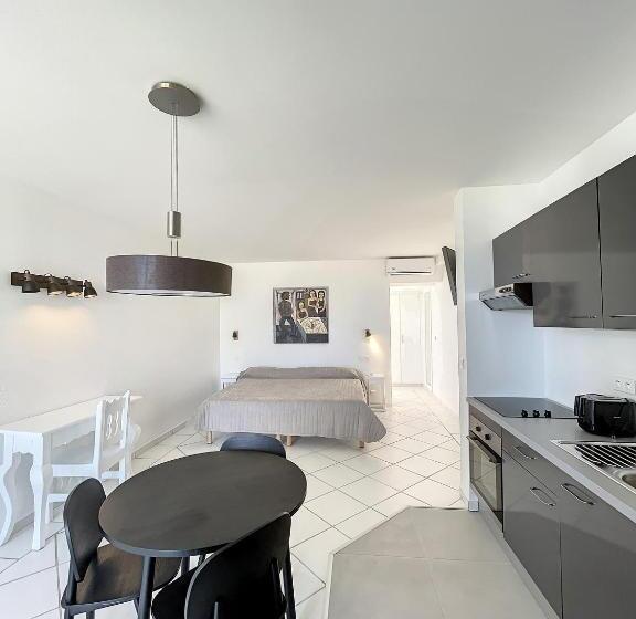 استودیوی استاندارد با چشم‌انداز دریا, Le Domaine Anse Marcel Beach Resort