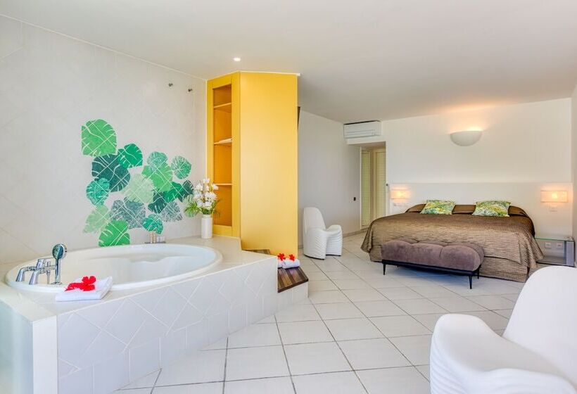 Deluxe Suite Sea View, Le Domaine Anse Marcel Beach Resort