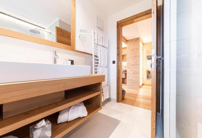 Quarto Superior com Sacada, Tann