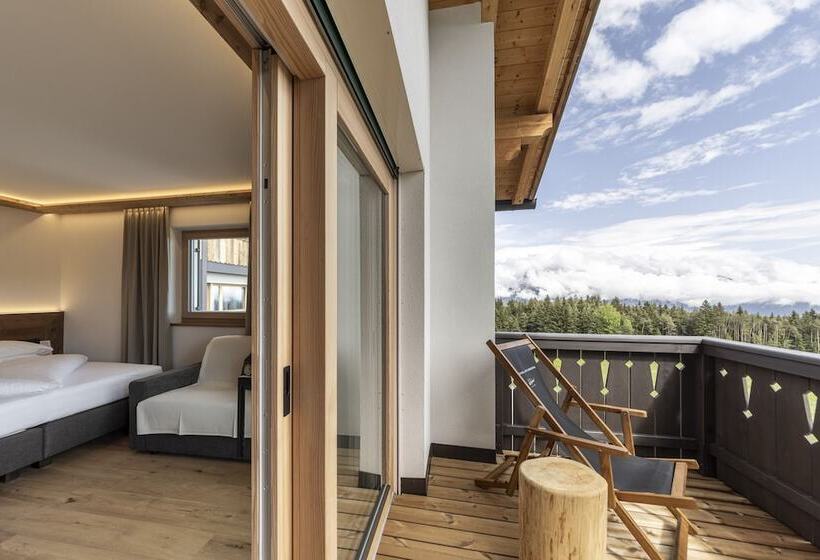 Quarto Superior com Sacada, Tann