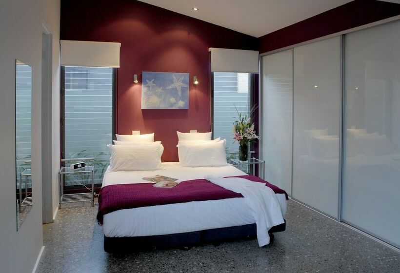 Апартаменты 1 Спальня, By The Beach B&b Self Contained Apartments