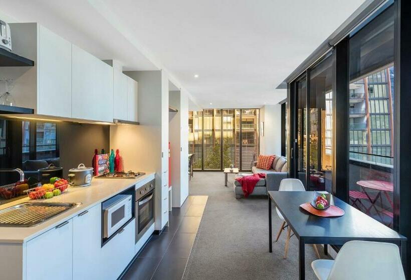 آپارتمان 1 خوابه با بالکن, Aura On Flinders Serviced Apartments