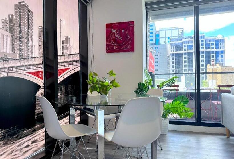 آپارتمان 2 خوابه با بالکن, Aura On Flinders Serviced Apartments