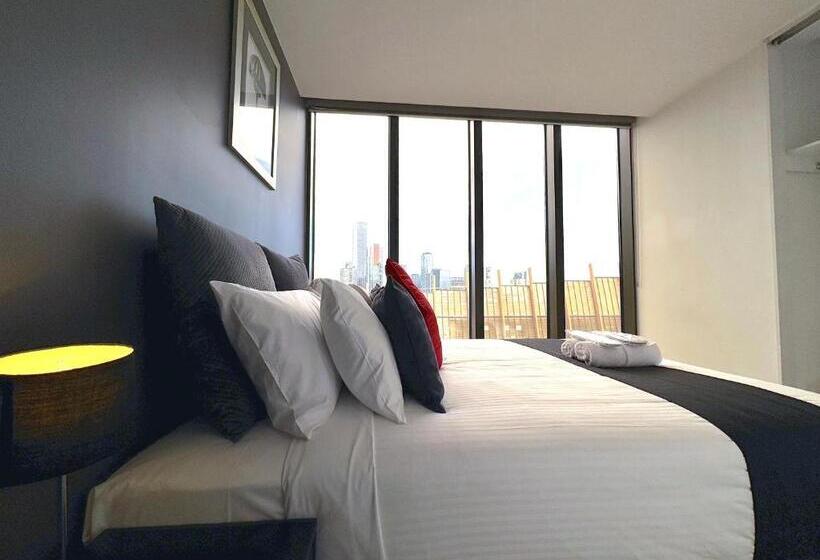 3 Bedroom Suite, Aura On Flinders Serviced Apartments