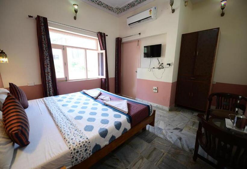 Quarto Deluxe, Chitra Katha  A Story Per Stay