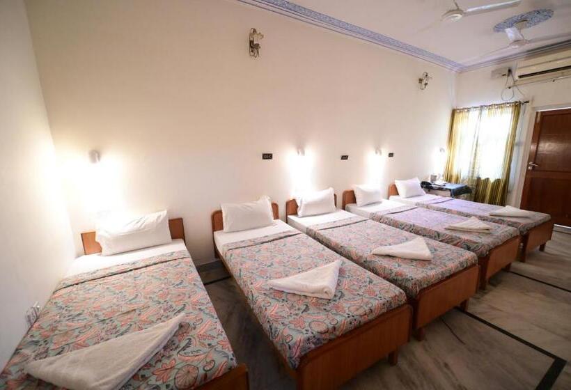 家庭间, Chitra Katha  A Story Per Stay