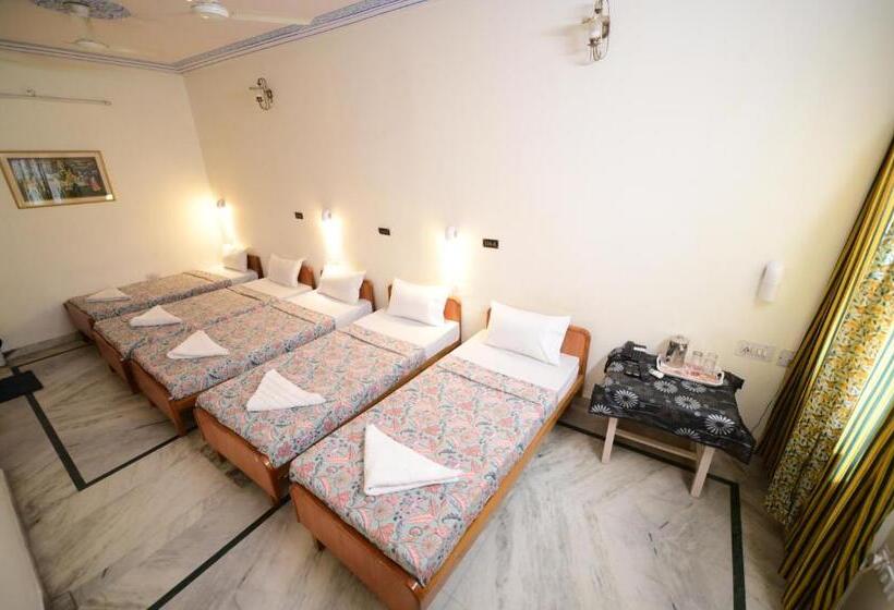 家庭间, Chitra Katha  A Story Per Stay