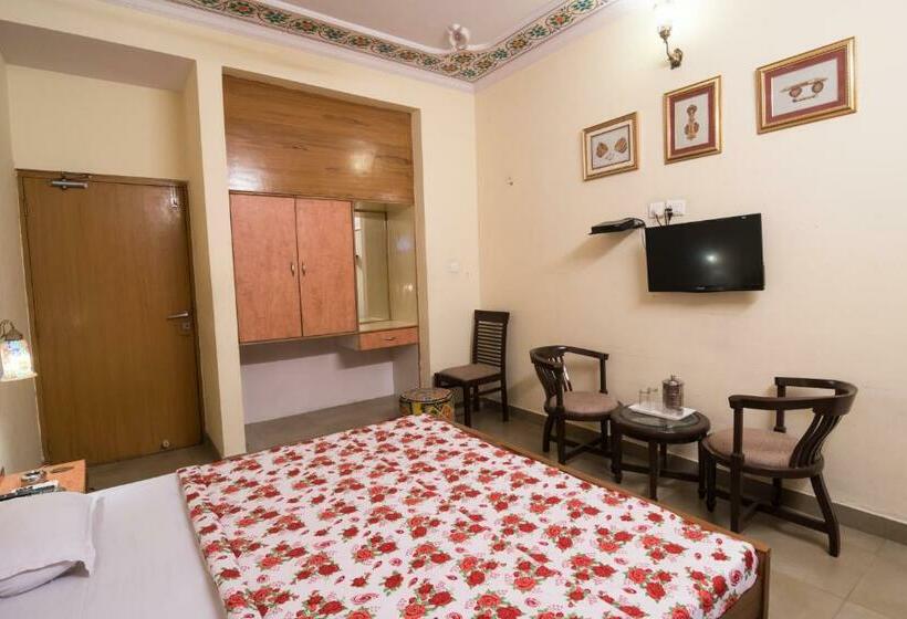 Quarto Deluxe, Chitra Katha  A Story Per Stay