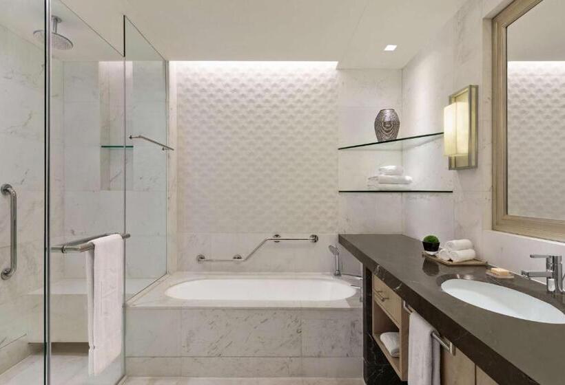 Номер Deluxe, Shangrila The Fort, Manila