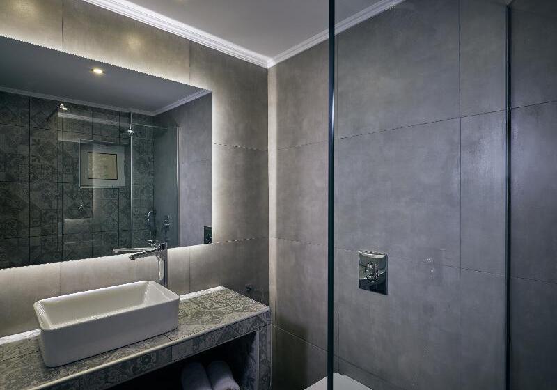 Студия Deluxe, Zante Atlantis