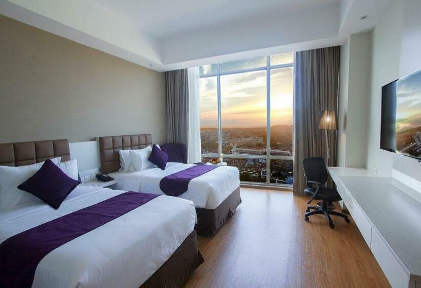 Номер Deluxe, Platinum Hotel & Convention Hall Balikpapan