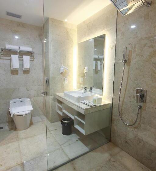 Номер Deluxe, Platinum Hotel & Convention Hall Balikpapan