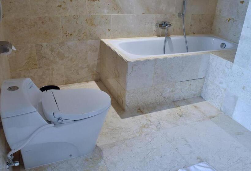 Президентский Люкс, Platinum Hotel & Convention Hall Balikpapan