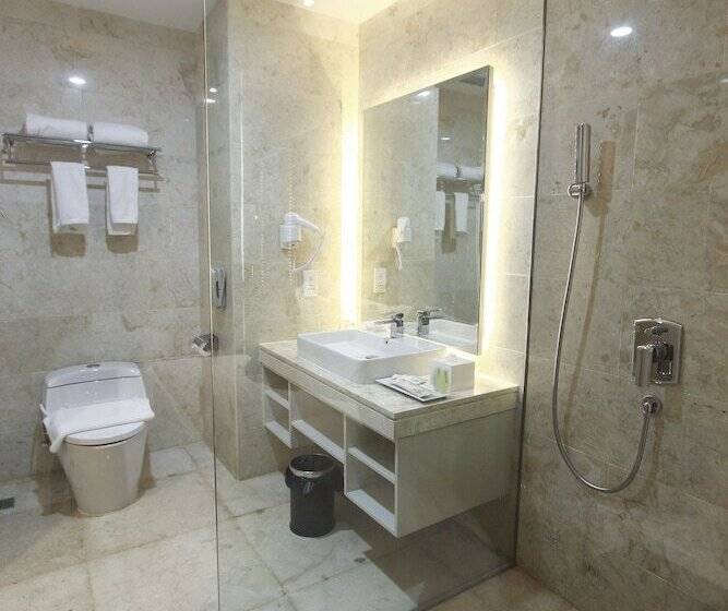 Номер Deluxe, Platinum Hotel & Convention Hall Balikpapan
