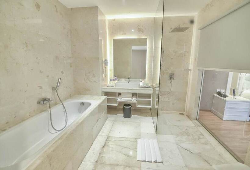 Президентский Люкс, Platinum Hotel & Convention Hall Balikpapan