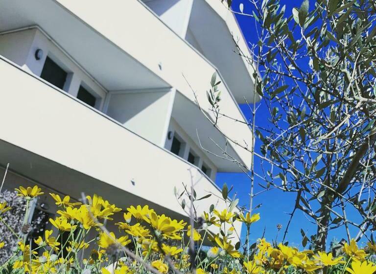 استودیوی استاندارد, Eurobeach Residence